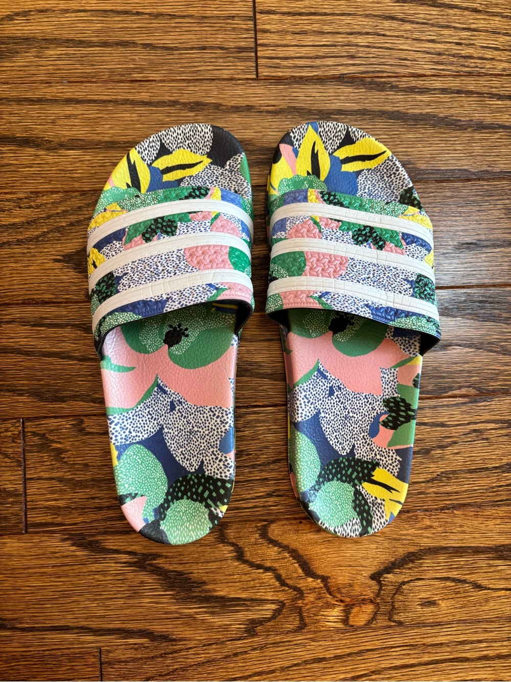 Adidas Women’s Adilette Slides in Multicolor Floral Limited Edition Design - Picture 2 of 4